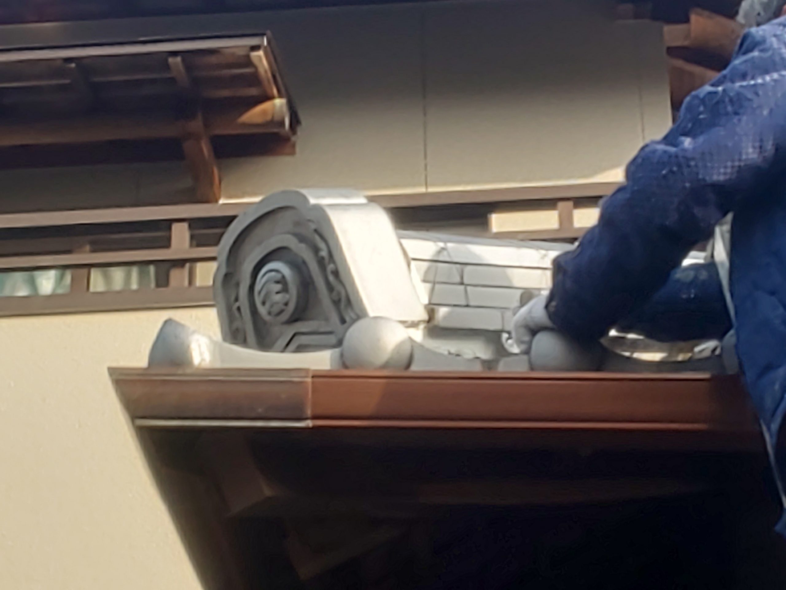津市小舟、屋根瓦漆喰工事のご紹介をさせて頂きます。